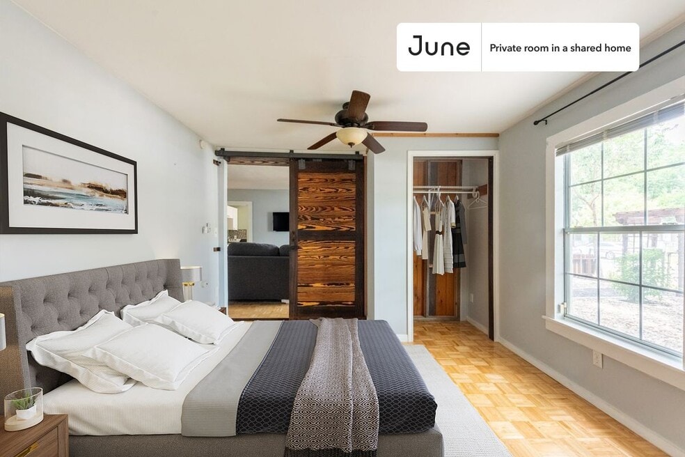 Private bedroom in 3 bed/2 bath Home