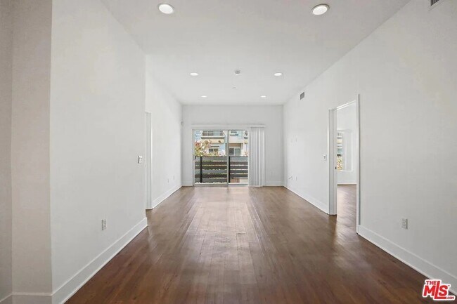 5308 Sepulveda Blvd unit 215, Sherman Oaks, CA 91411 - photo 7
