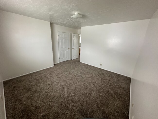 411 Noble Rd, Tooele, UT 84074 - photo 7