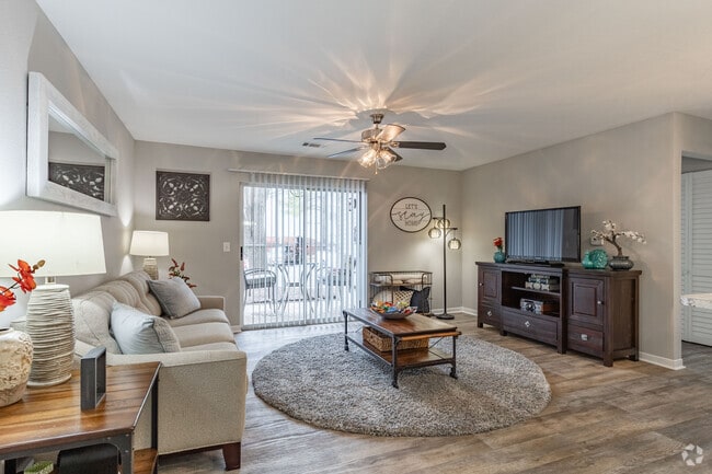 2BR, 2BA - 1,094SF - Living Room
