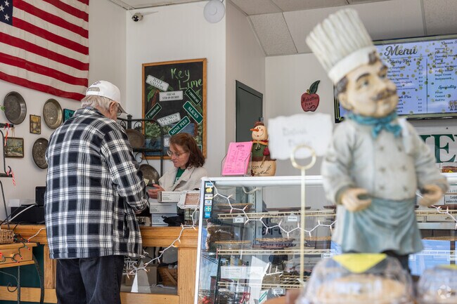 Grab some fresh baked pies at Mehaffies Pies in Hearthstone.