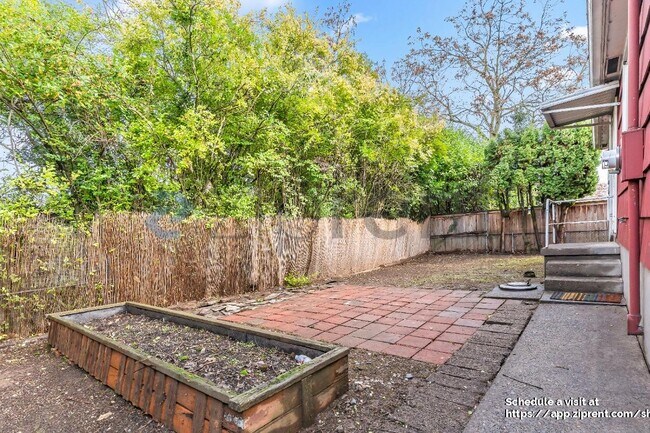 6115 NE Clackamas St, Portland, OR 97213 - photo 5