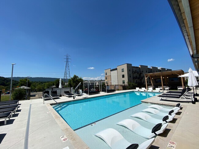 Riverwalk at Cameron Harbor, Chattanooga, TN 37402 - photo 5