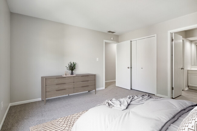 Hunter's Pond Apartments, Elkhart, IN 46514 - photo 6