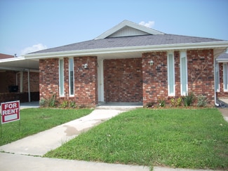 8506 Valor Dr, Chalmette, LA 70043