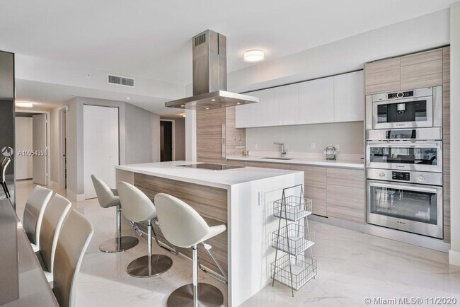 Parque Towers at St. Tropez unit 1501, Sunny Isles Beach, FL 33160 - photo 7