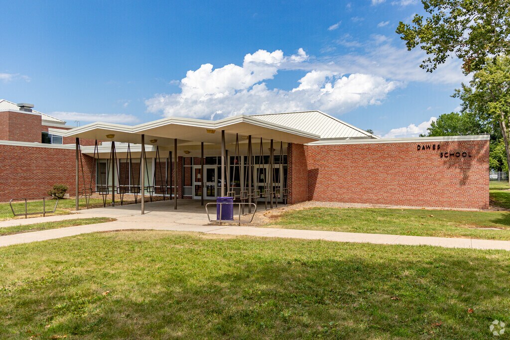 Dawes Middle School serves students in grades 6-8.