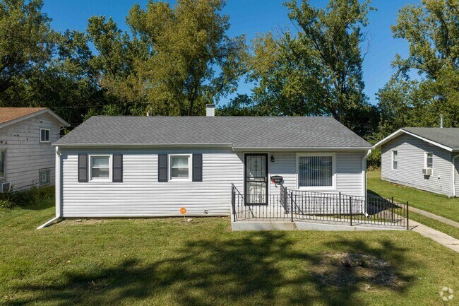 A nice and charming ranch style home located in the Country Aire area.