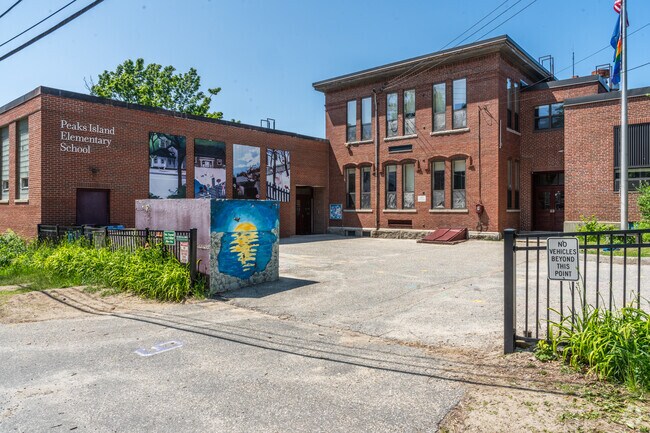 Welcome to Peaks Island School in Peaks Island, ME.