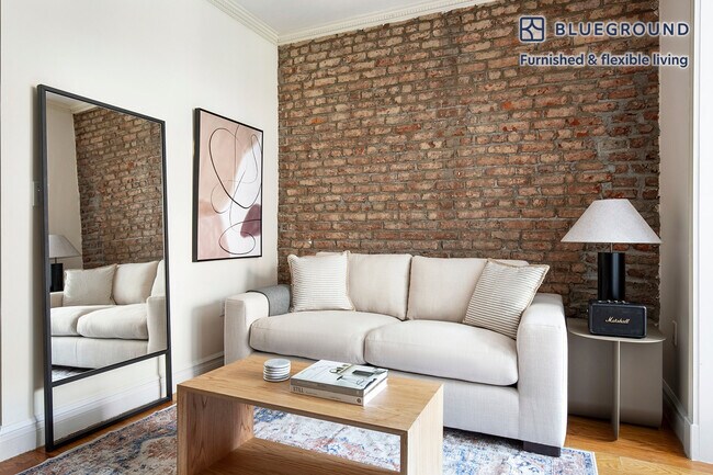 535 Hudson St unit FL3-ID1033, New York, NY 10014 - photo 2