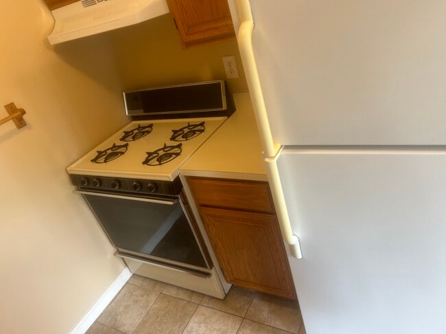 19102 E 14 Mile Rd unit 19102 14 mile rd, Roseville, MI 48066 - photo 5