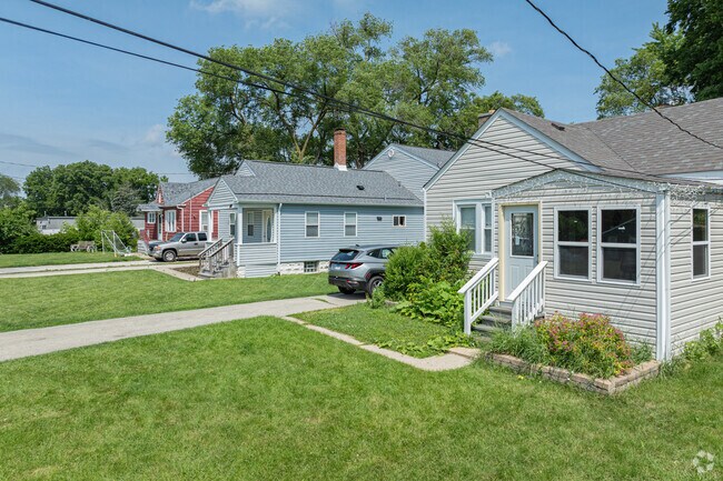Cape Cod, foursquare, ranch, and bungalow are the prominent home styles in South End.