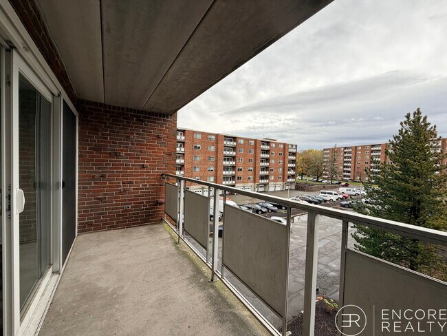 51 Hill Rd unit ONE BED, Belmont, MA 02478 - photo 7