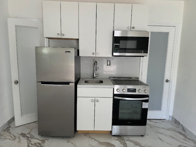 11050 Biscayne Blvd unit 3, Miami, FL 33161 - photo 3