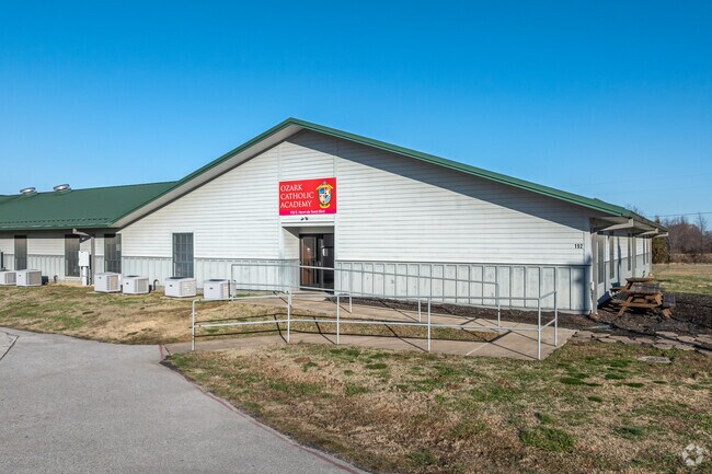 Ozark Catholic Academy has an athletic program.