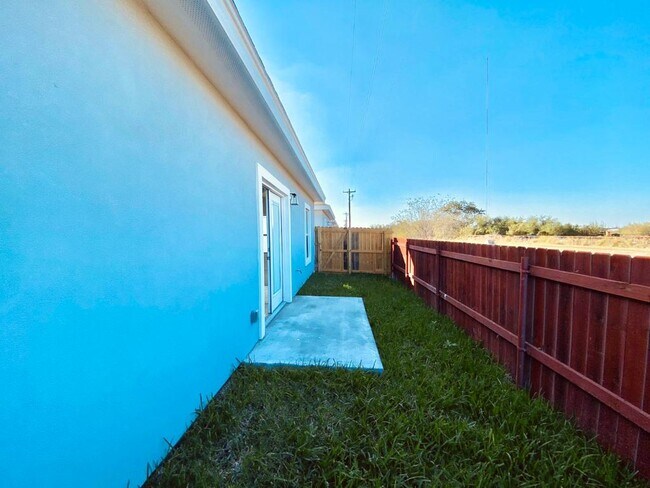 308 W Rutherford Ave unit 4, Edinburg, TX 78541 - photo 3