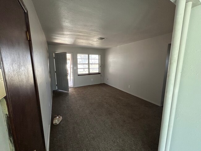 809 Mark Dr, Oklahoma City, OK 73115 - photo 4