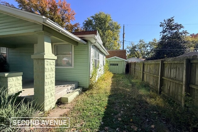 208 S Thomas Ave, Evansville, IN 47714 - photo 2