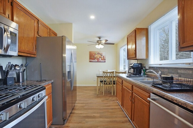 303 Danbury Dr unit ID1285015P, Naperville, IL 60565 - photo 2