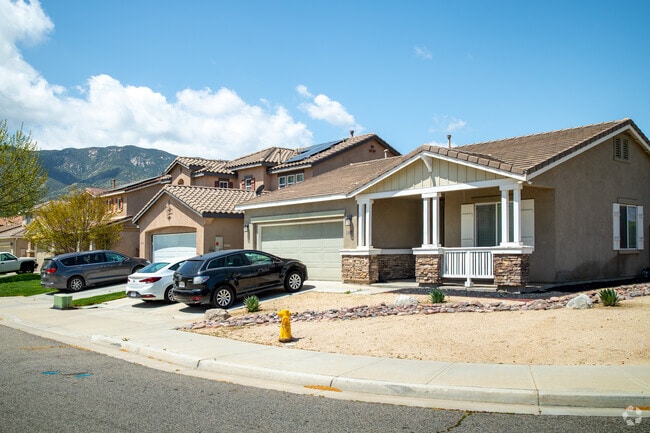 Quiet neighborhood with views of the local mountains in Lakeland Village CA.