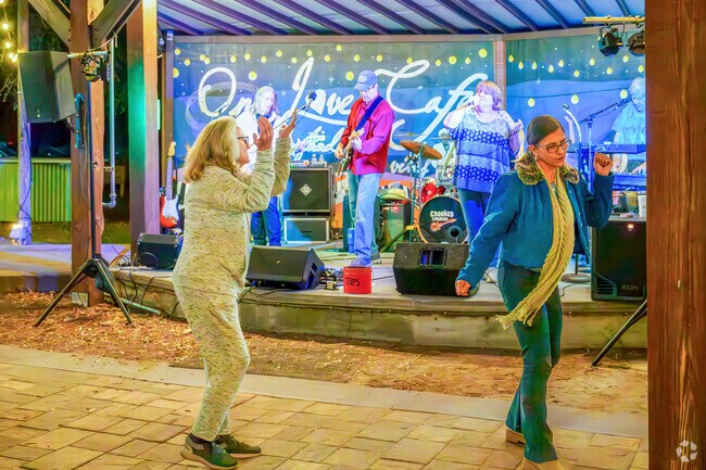 Rosemont residents enjoy dining and live music at the nearby One Love Cafe.