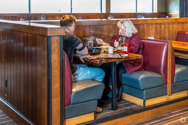 Enjoy lunch at the local Ram restaurant in Issaquah Highlands.