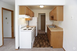 2540 14th St S, Fargo, ND 58103