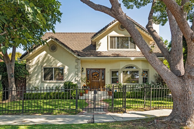 Charming residential homes in the Palms neighborhood are typically single stories.