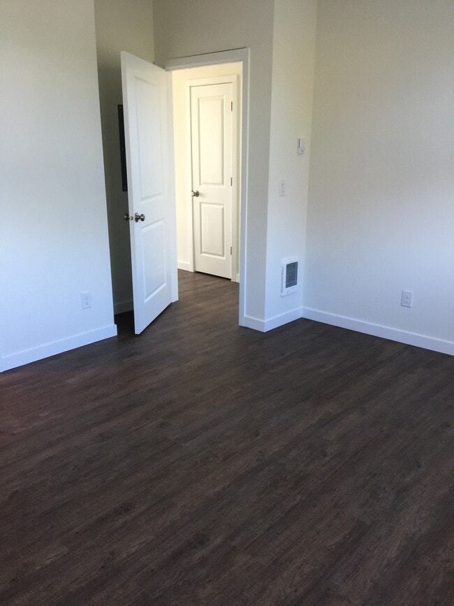 8852 SE Ellis St unit 8, Portland, OR 97266 - photo 6