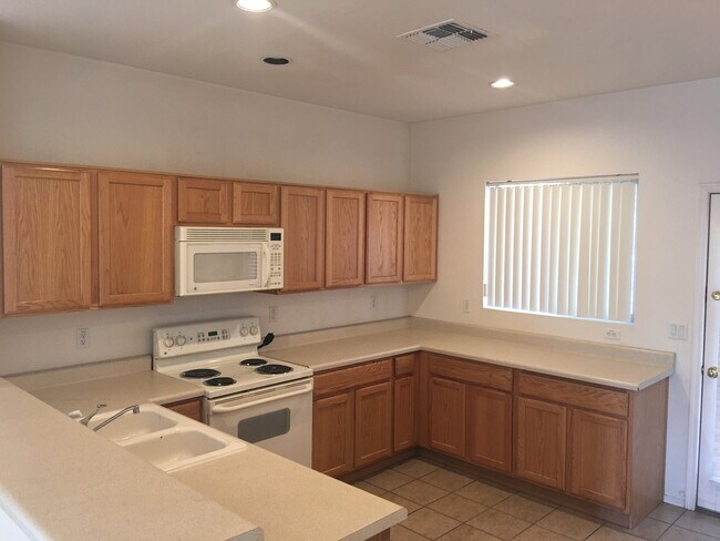 9128 W Berkeley Rd, Phoenix, AZ 85037 - photo 4