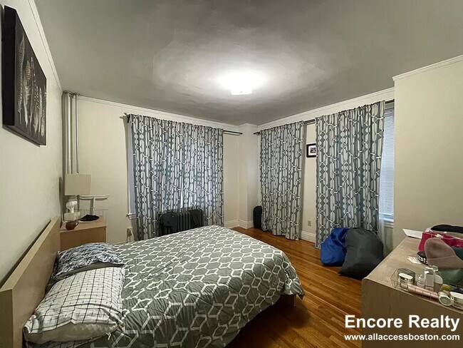 86 Maple St unit 1, Malden, MA 02148 - photo 4