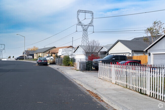 Home prices in Umatilla start at around $150,000 for smaller lots.