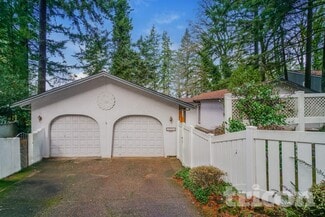 1581 SW Woodland Terrace, Lake Oswego, OR 97034