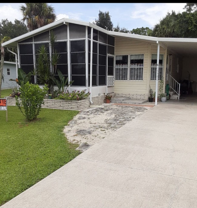 15580 Royal Coach Cir, North Fort Myers, FL 33917