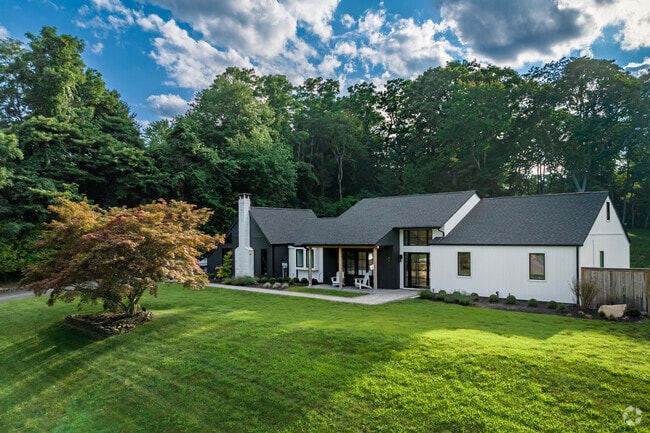 This modern farmhouse in Sound Beach is looking sharp.