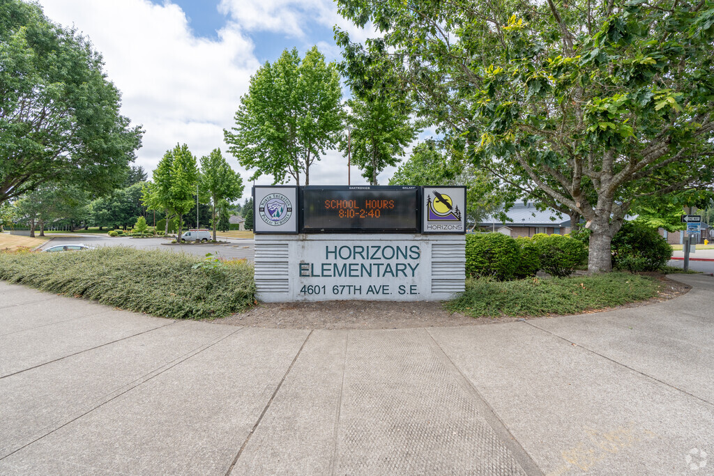 Horizons Elementary School has an enrollment of 572 students.