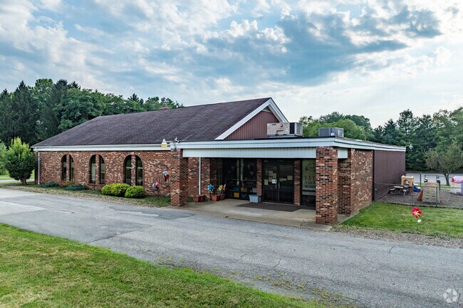 Hitchcock Woods is a kindergarten, preschool, and daycare in Boardman Ohio.