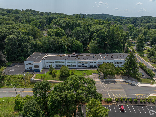 Hudson Maxim Elementary School serves PK-1 students in Hopatcong.