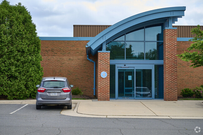 Guidepost Montessori in Aldie, Virginia is located right off Highway 50 and adjacent to the Lena