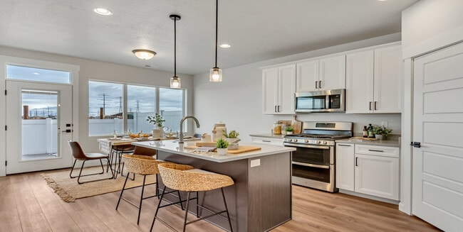 6888 S Survey Peak Ln, West Jordan, UT 84081 - photo 7