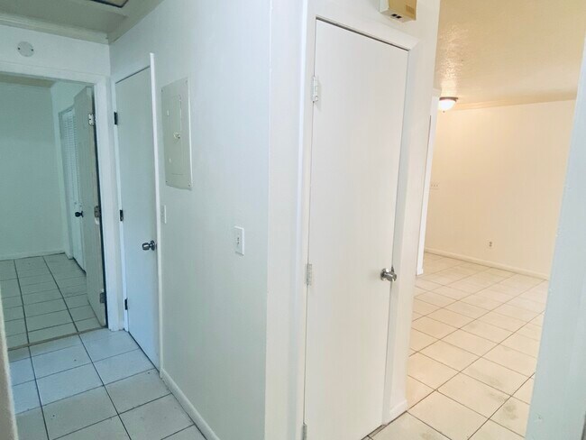 521 NE 24th Place, Cape Coral, FL 33909 - photo 7