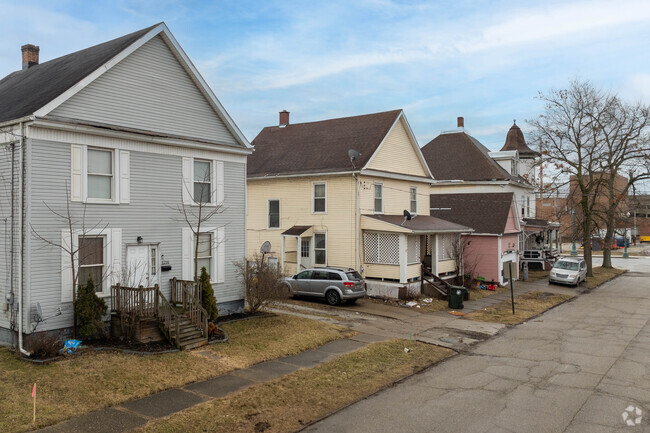 Worker's Cottage-style homes in the Logan Wood neighborhood.