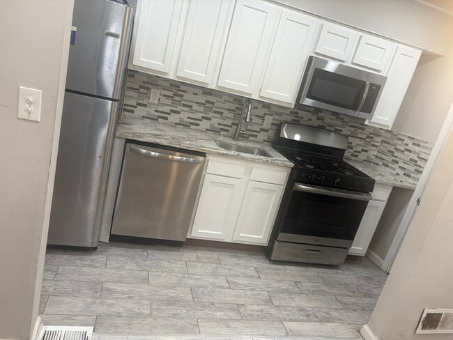 3611 W Lexington St, Baltimore, MD 21229 - photo 5