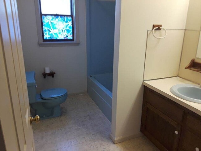 406 State St unit 406 state st unit 3, East Greenville, PA 18041 - photo 3