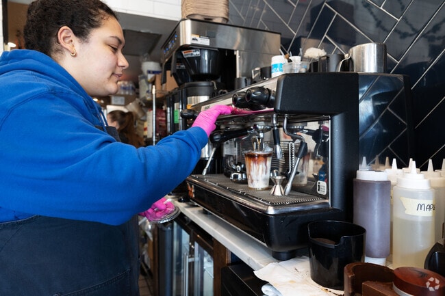 Enjoy custom made beverages and more at Pearls in Buckingham Lake-Crestwood.