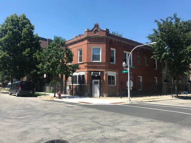 2734 W 18th St unit 1F, Chicago, IL 60608 - photo 1