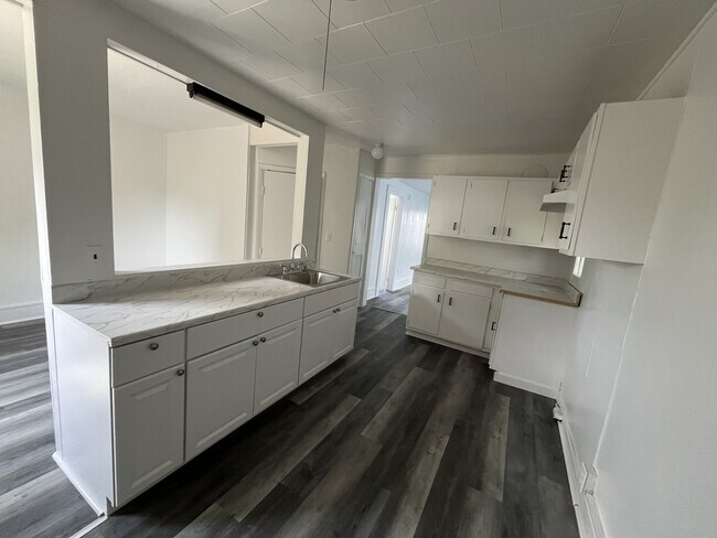 20 Livingston St unit 2, Catskill, NY 12414 - photo 3