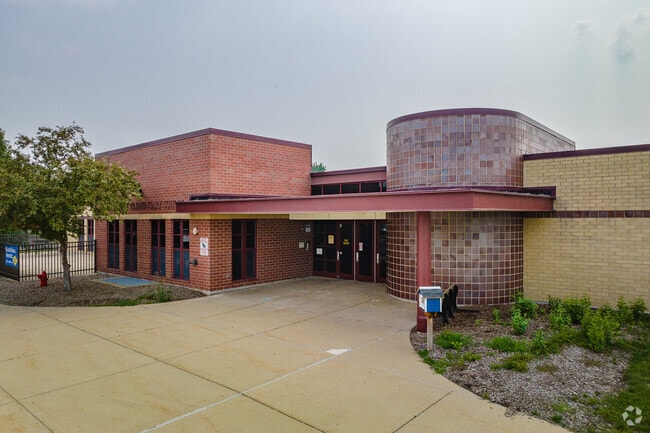 Eastview Elementary serves the students of Merrill Algonquin Hills.