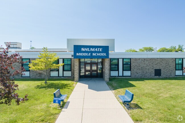 Shumate Middle School is a public school located in Rockwood.