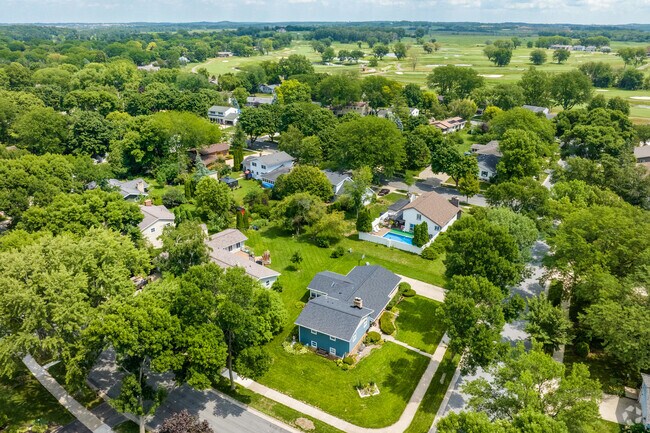 Many homes in Cherokee Park sit on quarter-acre or larger lots.